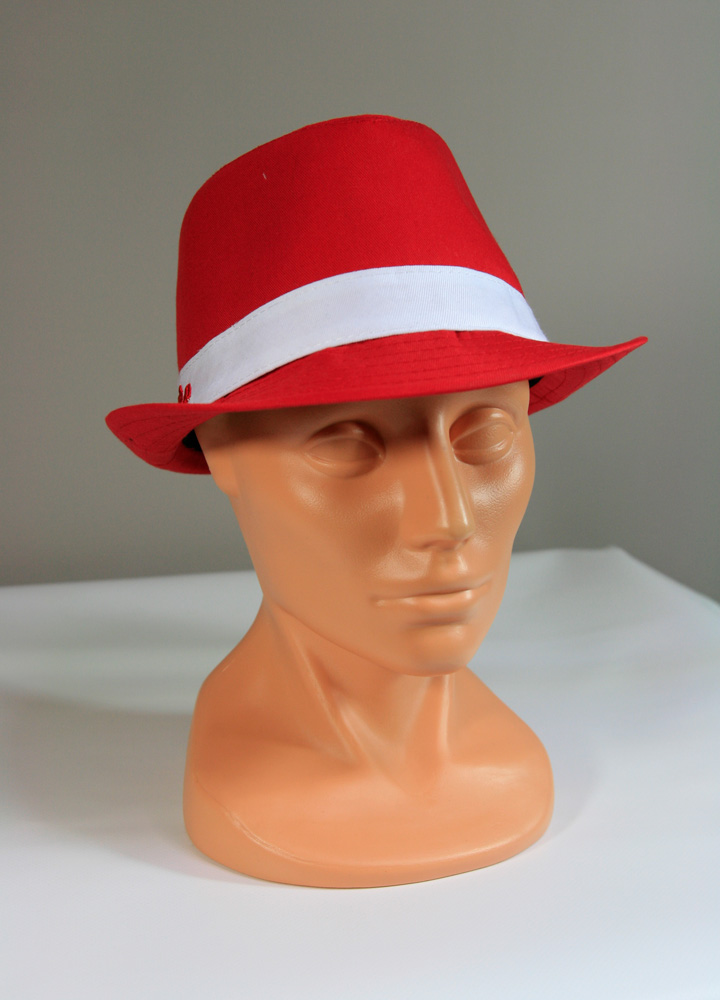 Czerwony kapelusz kibica z napisem polska